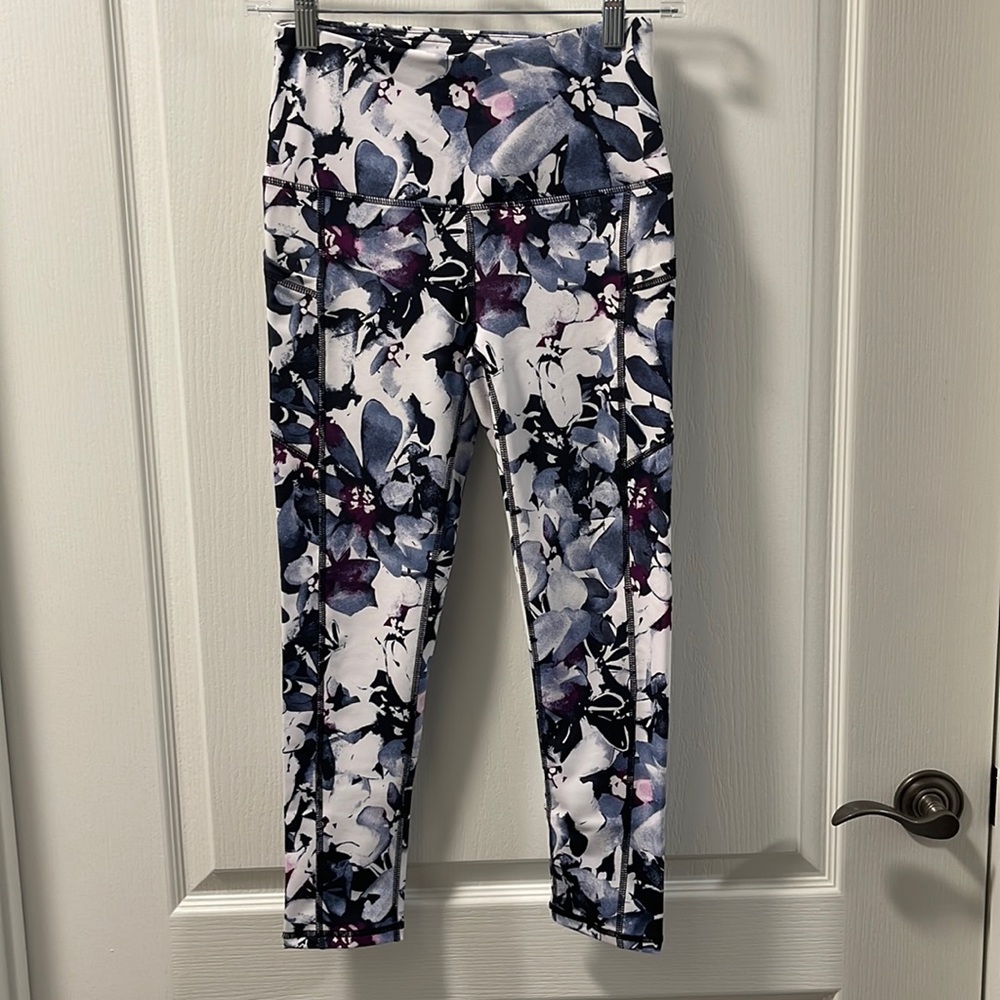 GAIAM leggings - Size XS - EUC - White/Grey/Purple